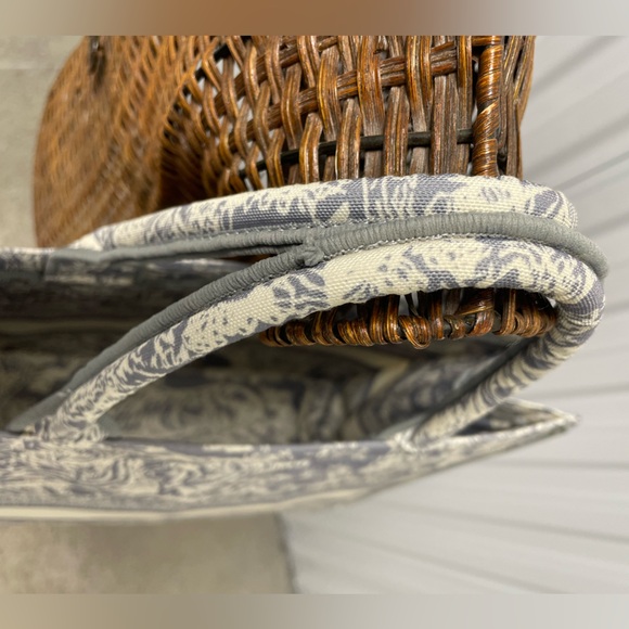 CHRISTIAN DIOR Canvas Embroidered Large Dioriviera Toile De Jouy Blue Book Tote - Picture 5 of 16